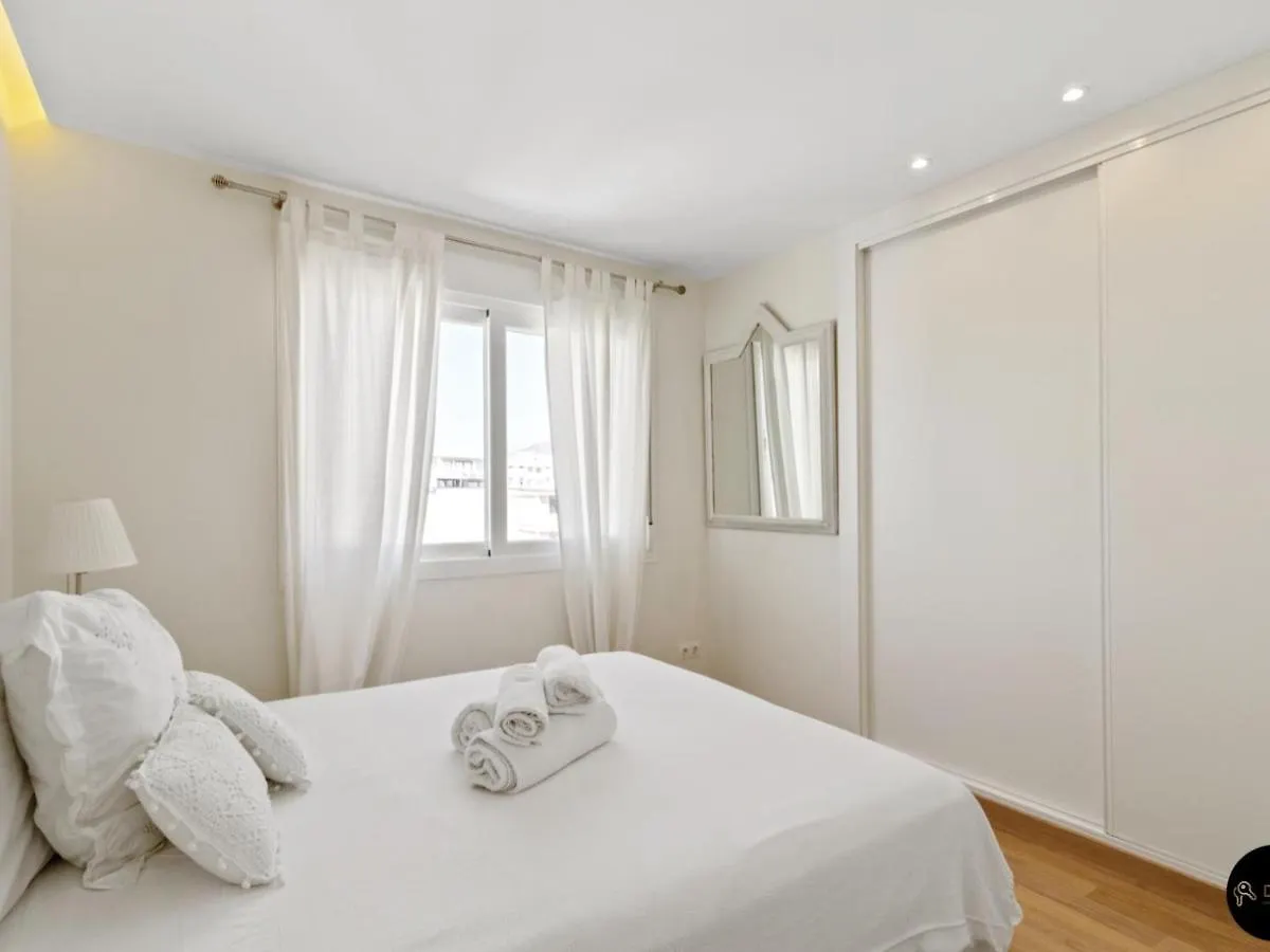 Apartment In The Center Of Fuengirola With Private Parking 2 Min Away